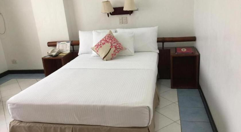Soledad Suites Panglao Extérieur photo